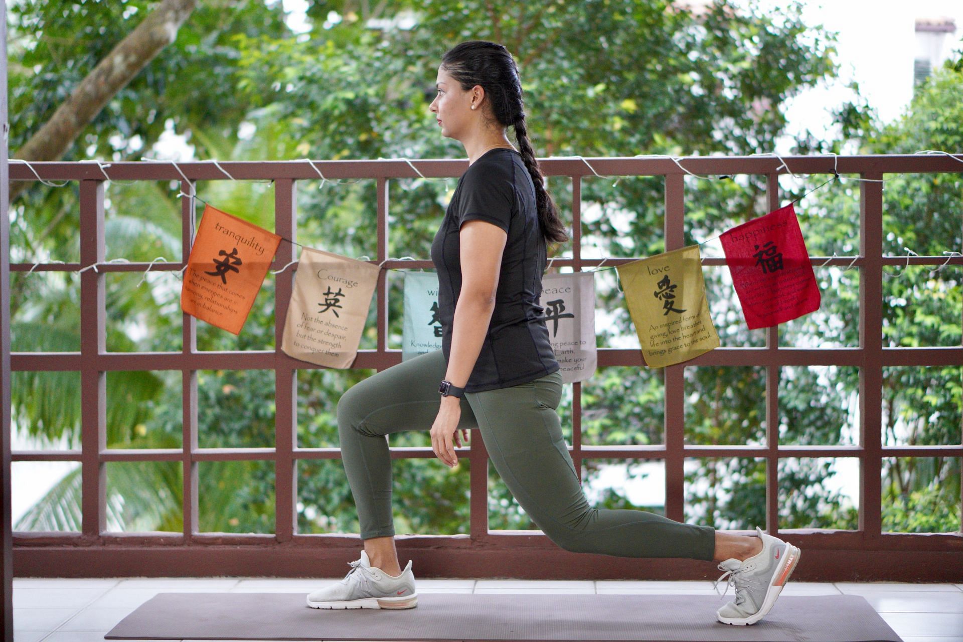The lunge is a great leg exercise to do for the lower body. (Image via Unsplash/Aparna Johri)